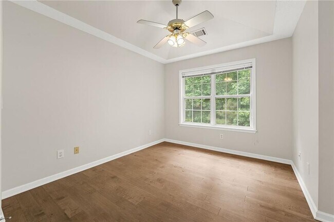 Building Photo - 370 Manor Glen Dr