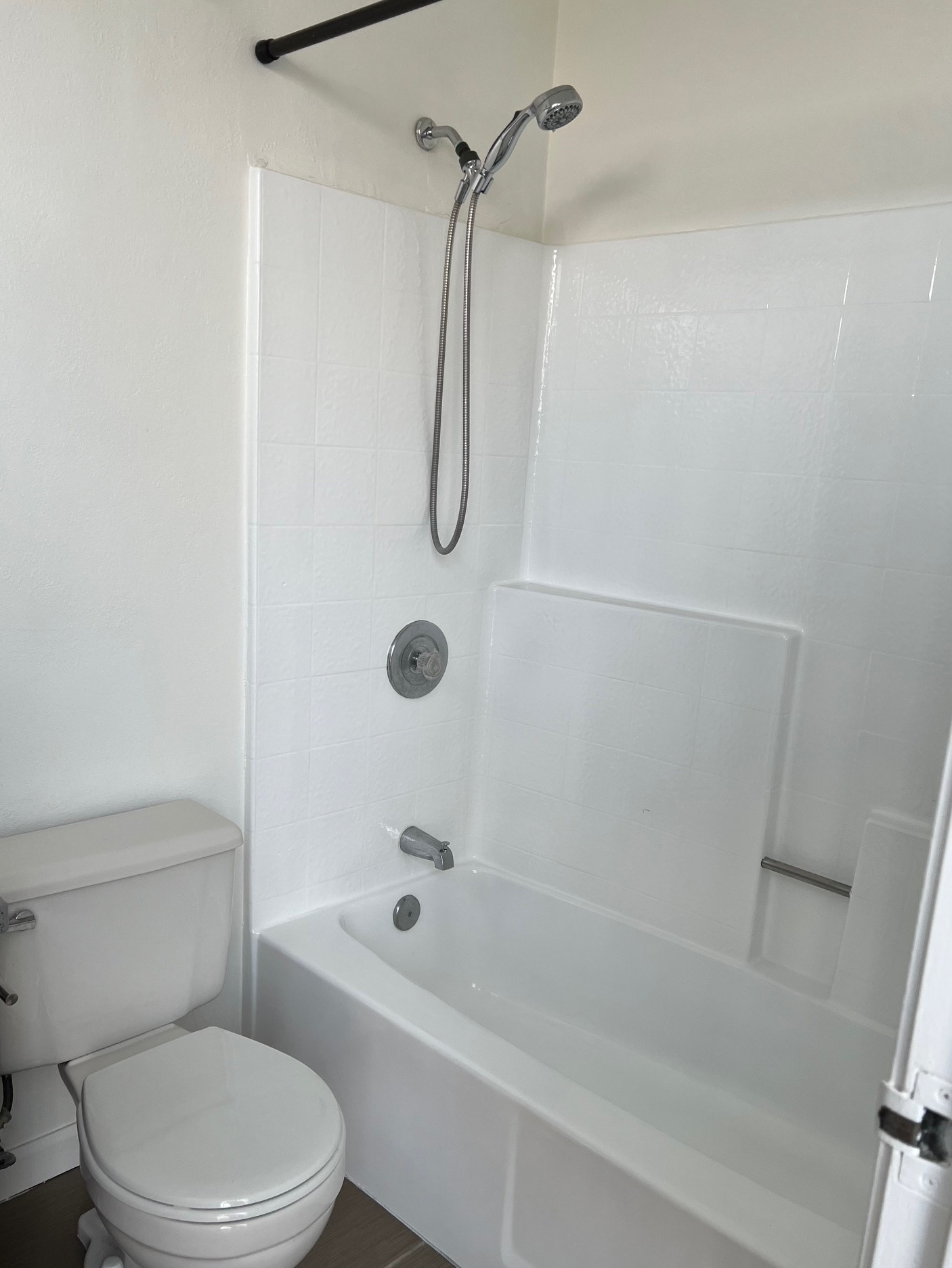 Building Photo - 3050 W 4th St