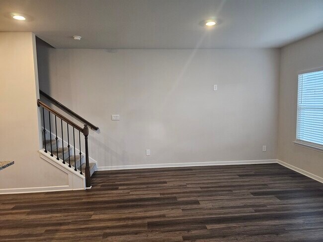 Building Photo - Beautiful Townhome for Lease in Lawrenceville