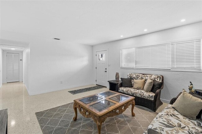 Building Photo - 3700 Whiting Dr SE