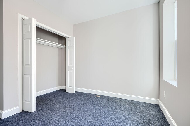 Building Photo - Homewood