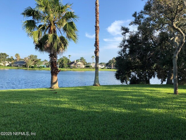 Building Photo - 361 Crossroad Lakes Dr