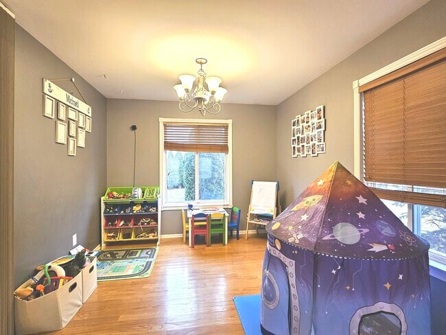 Building Photo - 579 Scott Ln