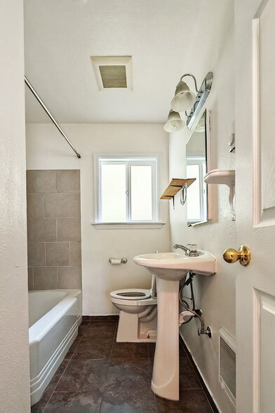 Building Photo - 1007 N 1st St