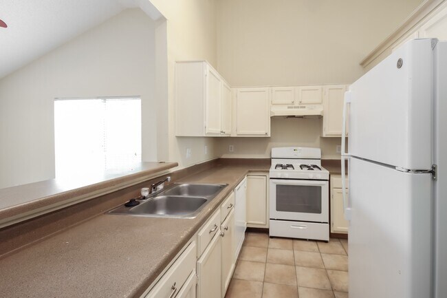 Building Photo - 17002 Enchanted Cir E