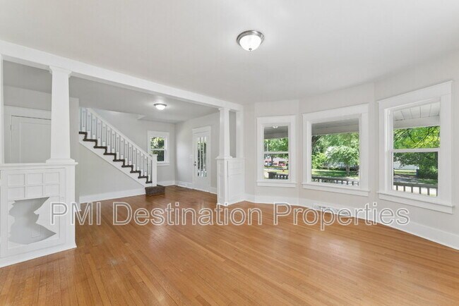 Building Photo - 204 Bury St