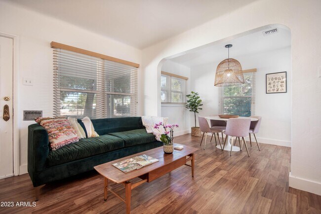 Building Photo - 1301 W Glenrosa Ave