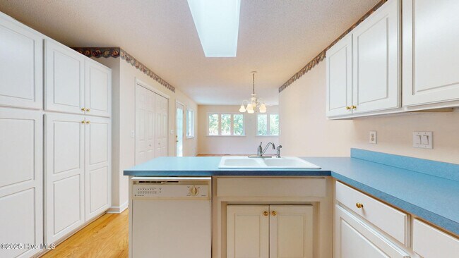Building Photo - 2039 Royal Pines Dr