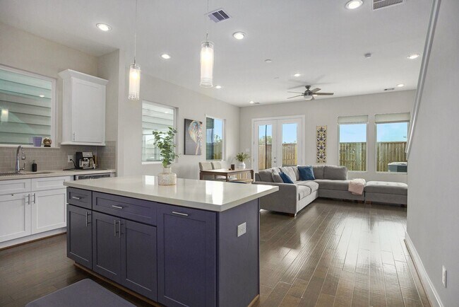 Primary Photo - 5518 Rosslyn Rd