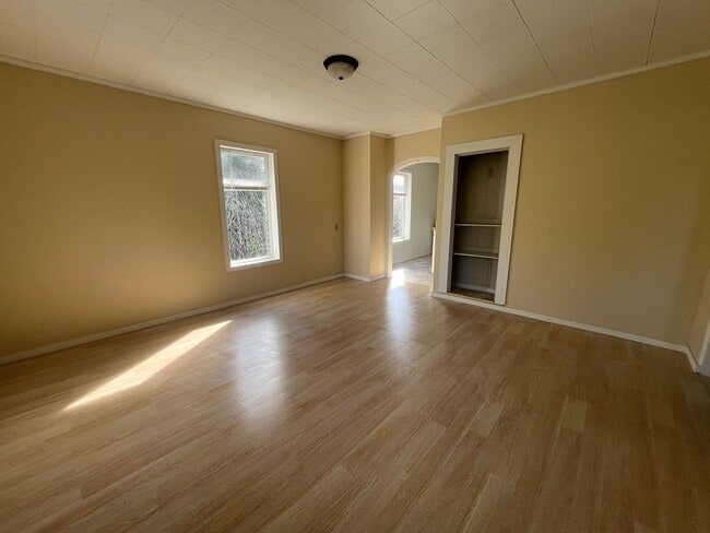 Building Photo - 1407