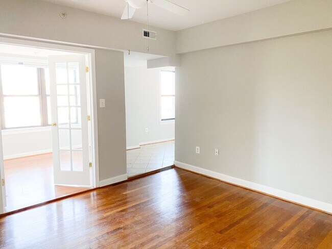 Building Photo - On 14th Street 2 Bedroom in Columbia Heights