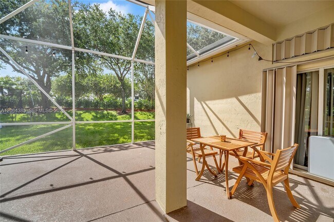 Building Photo - 885 Tanglewood Cir