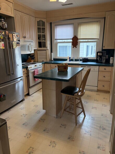 Building Photo - 18 Terrace Ave