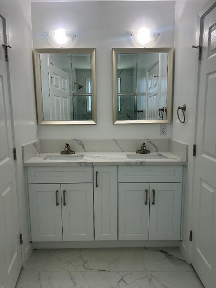 Building Photo - 3221-3223 W 73rd St