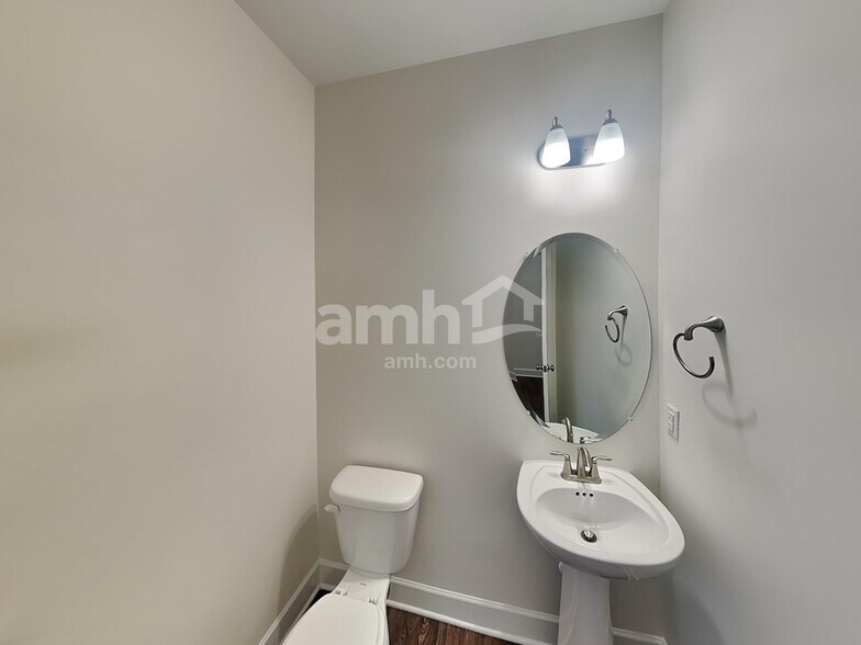 Building Photo - 807 Mary Beth Ct