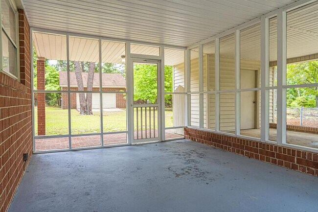 Building Photo - 440 W Maine Ave