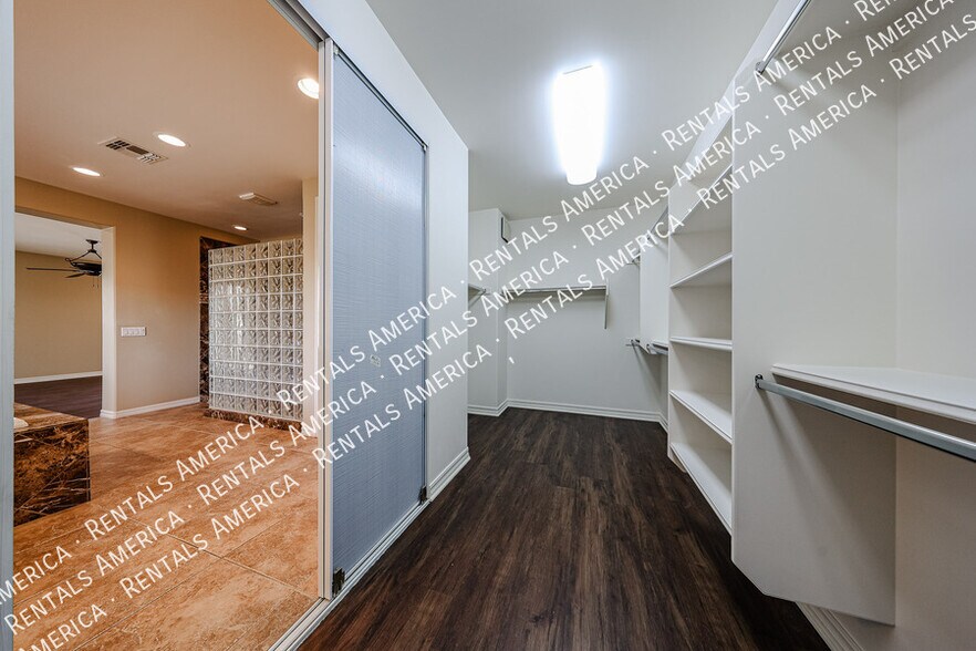 Building Photo - 130 W Tonto Dr