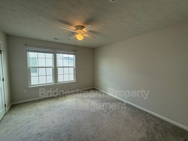 Building Photo - 2194 Schmidt Dr W
