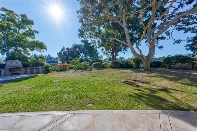 Building Photo - 407 Village Center Dr