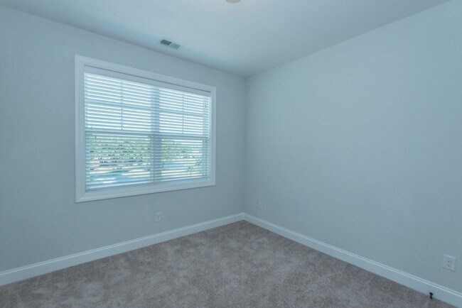 Building Photo - Beautiful Oyster Point Townhome - Mt. Pleasant