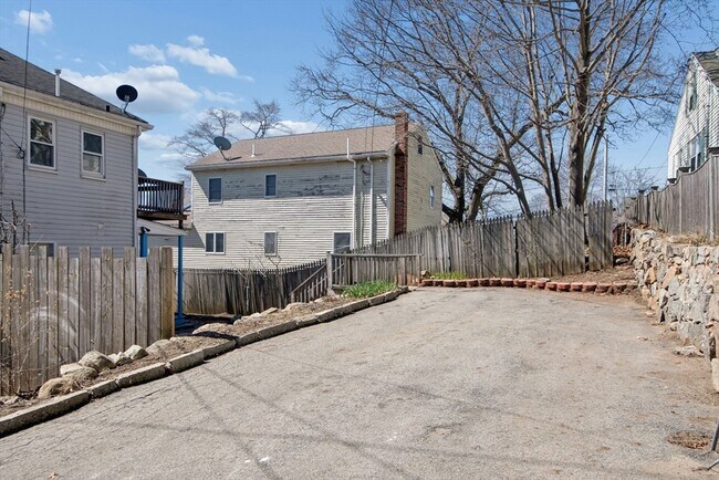 Building Photo - 78 Grove St