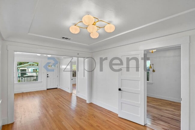 Building Photo - 3226 Star Ave