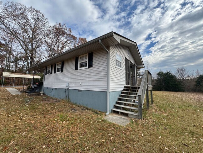 Building Photo - Private 3/2 Country House- $1,595