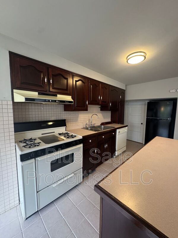 Building Photo - 124 N Pennock Ave