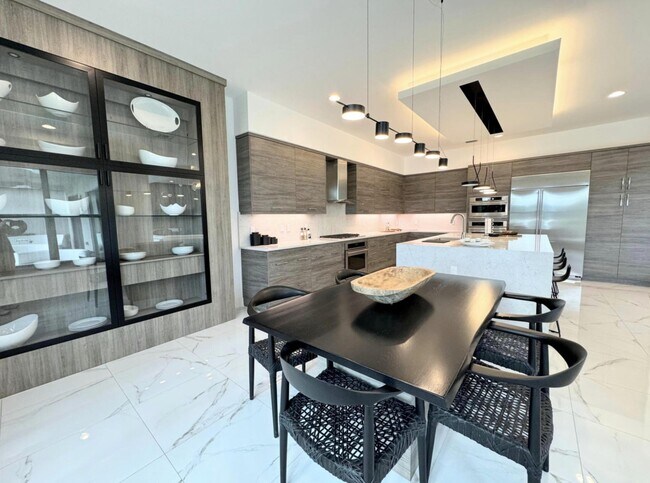 Building Photo - 17299 Pagoda Palms Dr