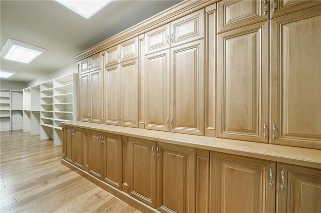 Building Photo - 521 Brendlynn Ct