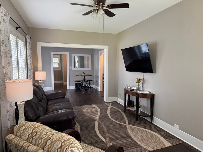 Building Photo - 283 S Michigan Ave