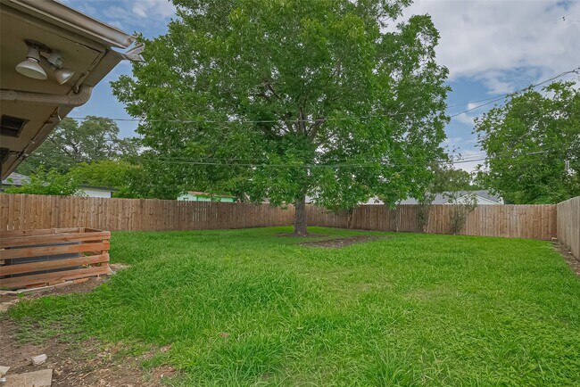Building Photo - 423 Gammon Dr