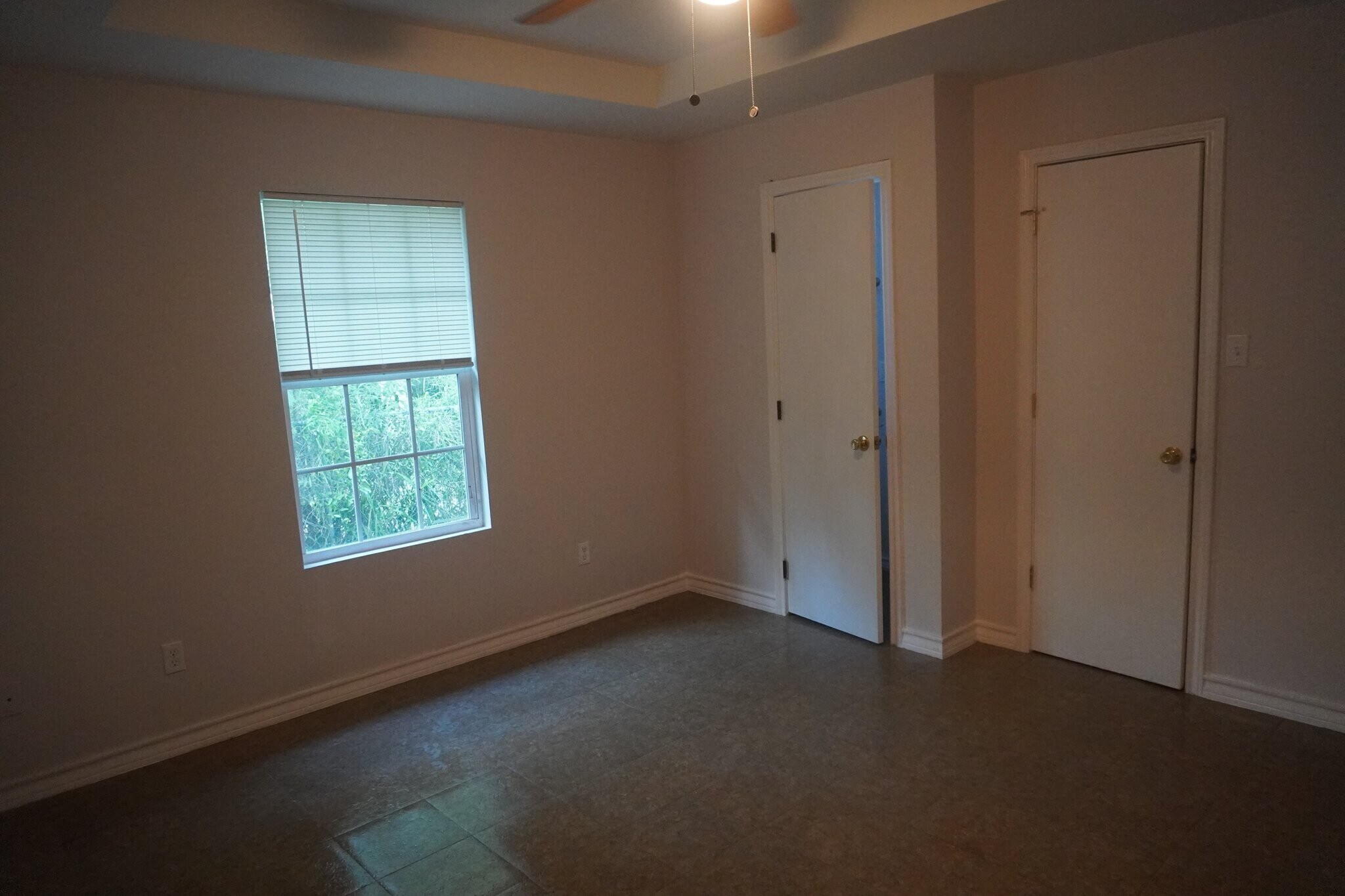 Building Photo - 1306 N Moorefield Rd