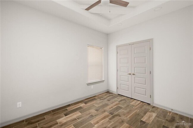 Building Photo - 10 Nightingale Ave