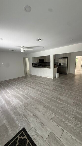 Building Photo - 1730 NE 56th Ct