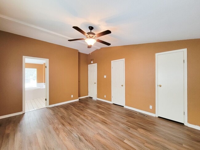Building Photo - 20284 Forest Woods Ln