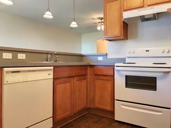 Building Photo - 765 Canyon Oak Loop