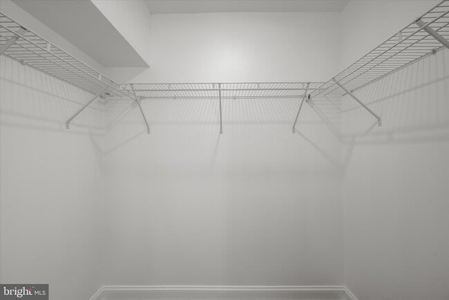 Building Photo - 117 E Monmouth St