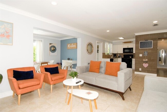 Building Photo - 21 NE 57th Ct