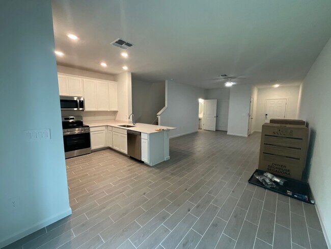 Building Photo - Oak Hammock Preserve Townhomes - New Construction - 3/2.5/1 1672 sqft ***Won't Last***