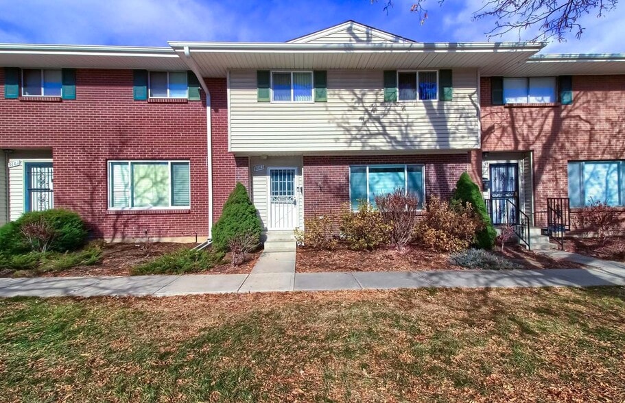 Building Photo - 9163 E Mansfield Ave