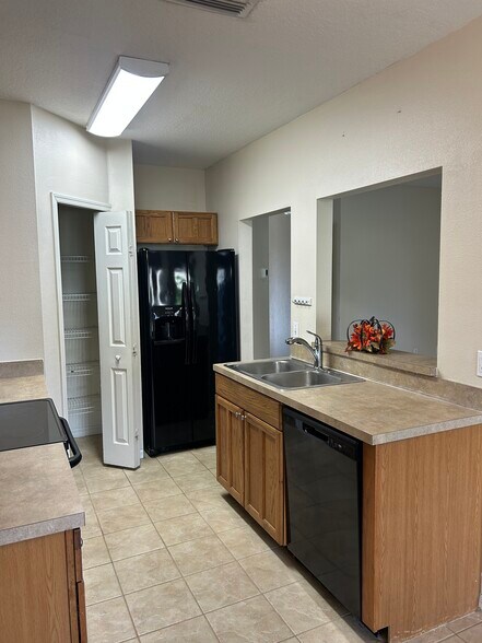 Kitchen - 14840 Skip Jack Loop
