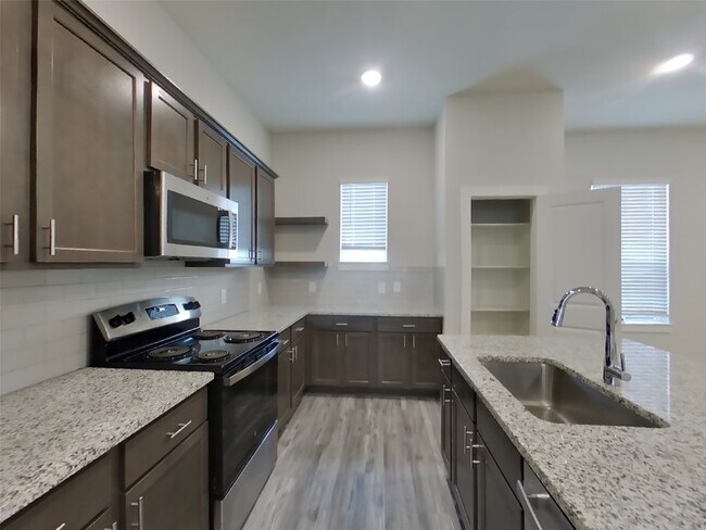 Building Photo - 9835 Willow Creek Commerce Dr