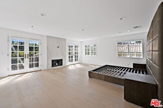 Building Photo - 2387 Stratford Cir