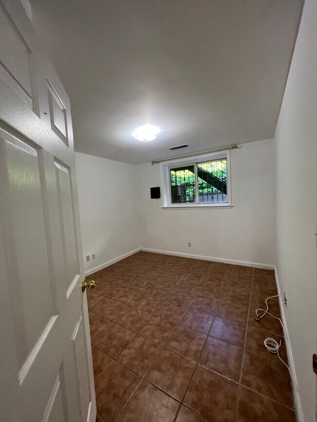 Building Photo - 3227 Riverdale Ave