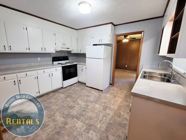 Building Photo - 3bd/2ba Ranch House Next to Watauga Medical Center