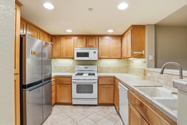 Building Photo - 1418 Allegado Alley