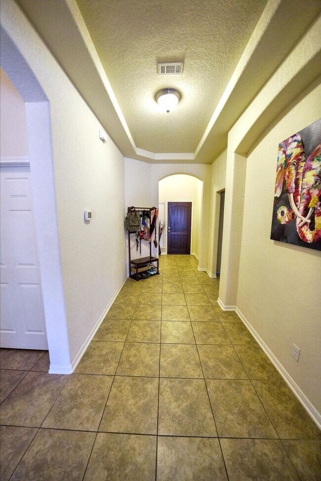 Building Photo - Stunning 3-Bedroom Home with Office in Charleston Parke, Cibolo - Realtor Commission offered: $500