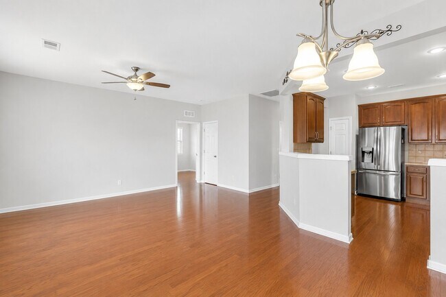 Building Photo - 9002 Meadow View Dr