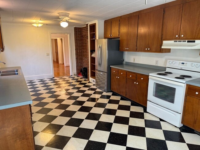 Building Photo - 3 Bedroom Ranch - Charming Country Living ...